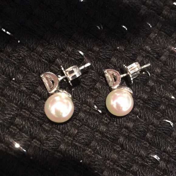 New! Kiera Couture Pearl Earrings - Picture 5 of 15